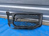Unteres Gitter dreiteilig vorne