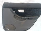Moldura del tarjetero de la puerta trasera