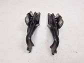 Engine bonnet/hood hinges