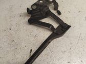 Engine bonnet/hood hinges