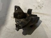 Rear bumper mounting bracket
