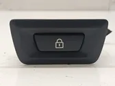 Przycisk otwierania klapy bagażnika