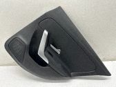 Moldura del tarjetero de la puerta trasera