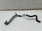 Tuyau de liquide de refroidissement moteur