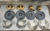 Bremsscheiben und Bremssättel eingestellt