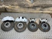 Bremsscheiben und Bremssättel eingestellt