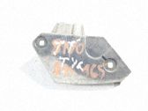 Rear bumper mounting bracket