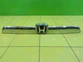 Rear light center trim bar blend