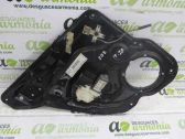 Rear window lifting mechanism without motor