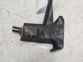 Engine mounting bracket