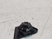 Altavoz de alta frecuencia en la puerta delantera