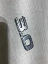 Emblemat na przednich drzwiach/litery modelu