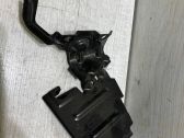 Engine mounting bracket