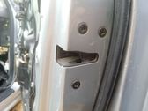 Cerradura de puerta delantera