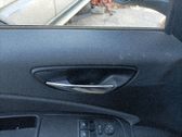 Poignée inférieure de porte avant