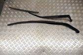 Windshield/front glass wiper blade