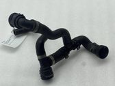 Tuyau de liquide de refroidissement moteur