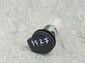 12 voltin pistorasia (edessä)