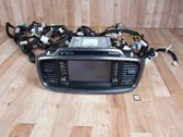 Radio/CD/DVD/GPS-pääyksikkö