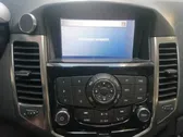 Radio/CD/DVD/GPS-pääyksikkö