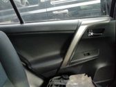 Moldura del tarjetero de la puerta trasera