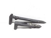 Headlight/headlamp mounting bracket