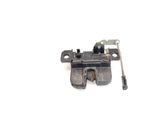 Takaluukun/tavaratilan lukon vastakappale