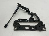 Engine bonnet/hood hinges