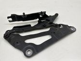Engine bonnet/hood hinges