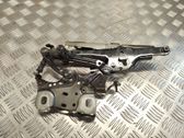 Engine bonnet/hood hinges
