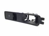 12 V lizdas (priekyje)