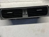 Rejilla de ventilación central del panel
