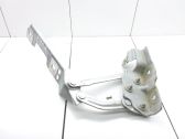 Engine bonnet/hood hinges