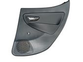 Moldura del tarjetero de la puerta trasera