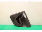 Moldura del tarjetero de la puerta trasera