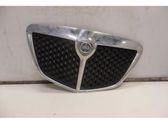 Grille calandre supérieure de pare-chocs avant