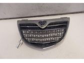 Grille calandre supérieure de pare-chocs avant