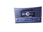 Radio/CD/DVD/GPS-pääyksikkö