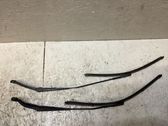 Windshield/front glass wiper blade
