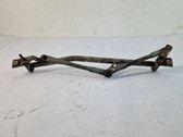 Tringlerie et moteur d'essuie-glace avant