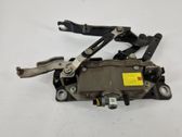 Engine bonnet/hood hinges