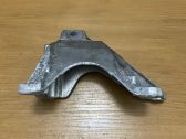 Engine mounting bracket