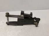 Engine mounting bracket