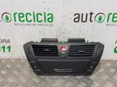 Rejilla de ventilación central del panel