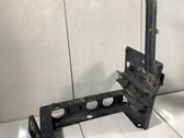 Front bumper mounting bracket