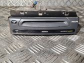 Radio / CD-Player / DVD-Player / Navigation