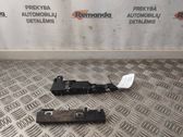 Front bumper mounting bracket