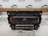 Radio / CD/DVD atskaņotājs / navigācija