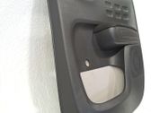 Moldura del tarjetero de la puerta trasera