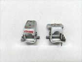 Bisagra inferior puerta delantera